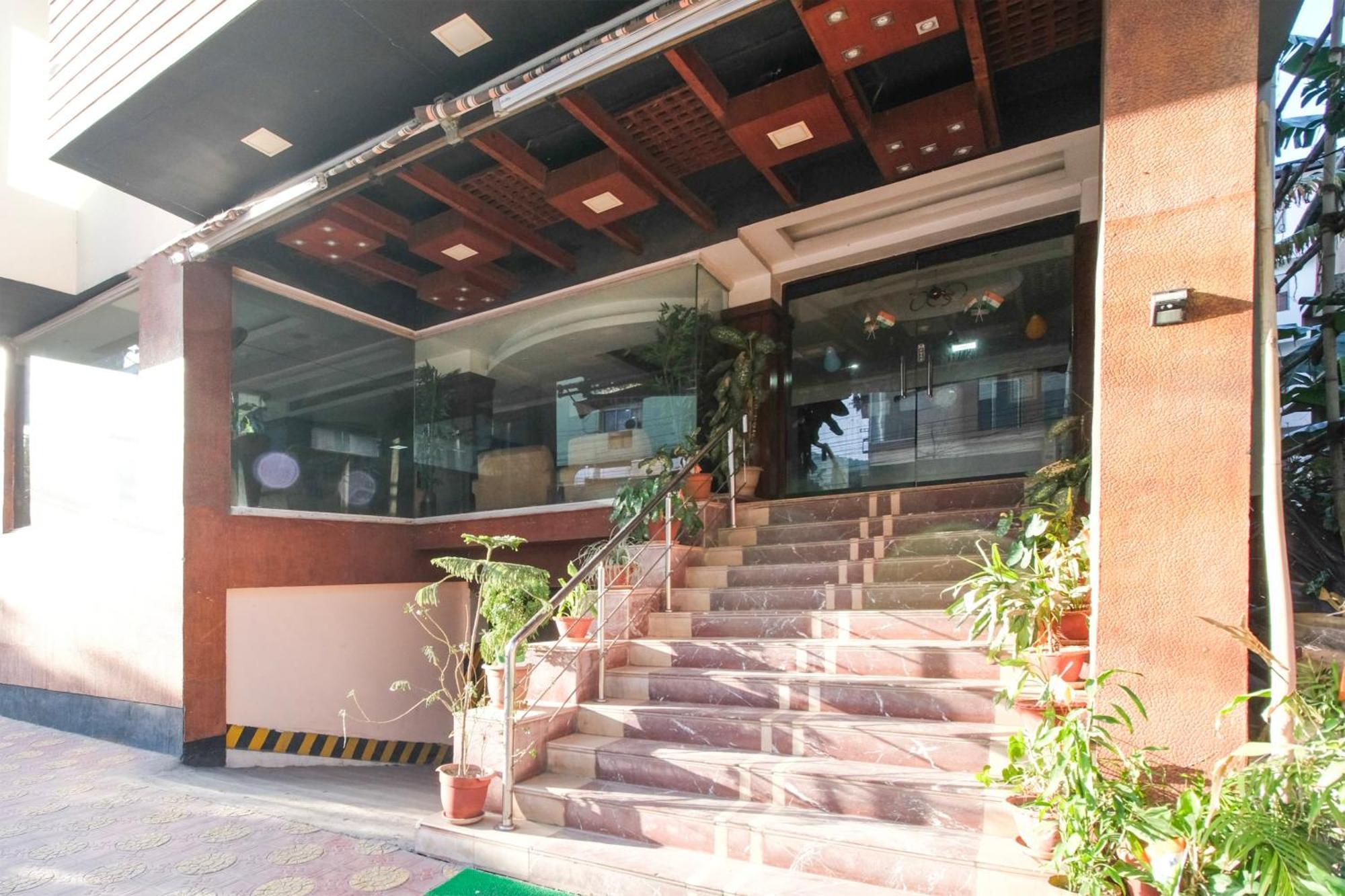 Townhouse Oak Gs Road Hotel Guwahati Exterior photo